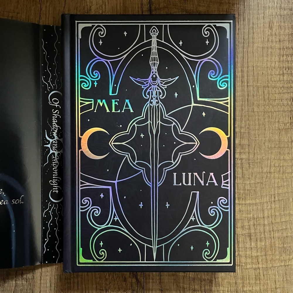 Of Shadow and Moonlight Exclusive Edition - Picture 2 of 7